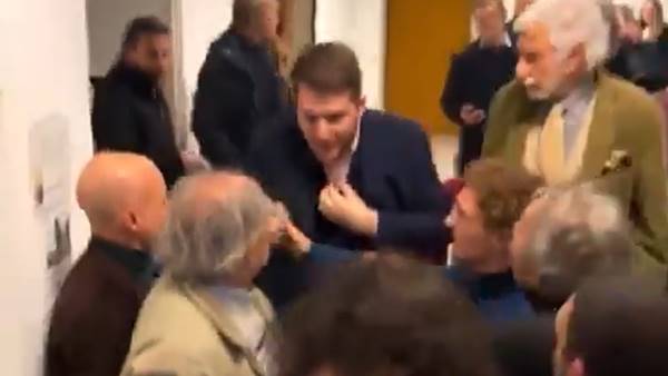 Flash mob pro Ucraina finisce in rissa al convegno Anpi