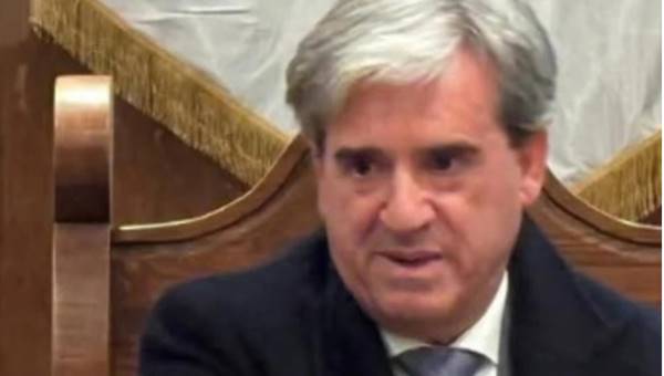 Sindaco massacrato in strada nel Salernitano, è grave