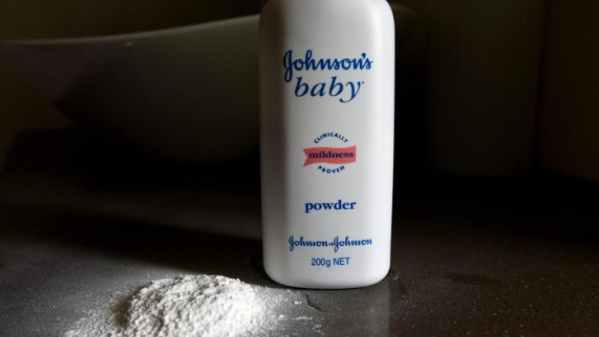 Tumori causati dal talco, Johnson & Johnson condannata a pagare 40 milioni di dollari Tumori causati dal talco, Johnson & Johnson condannata a pagare 40 milioni di dollari
