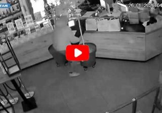 Bari spaccata al risorante