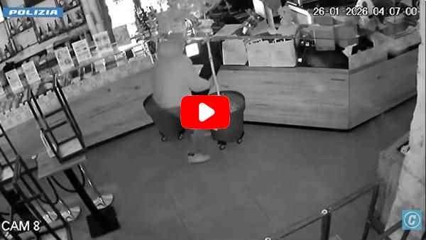 Bari spaccata al risorante