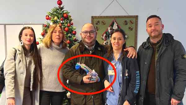 Tricolore sulla calza per i bambini in ospedale