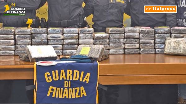 Gorizia, intercettato camion con 110 kg di cocaina