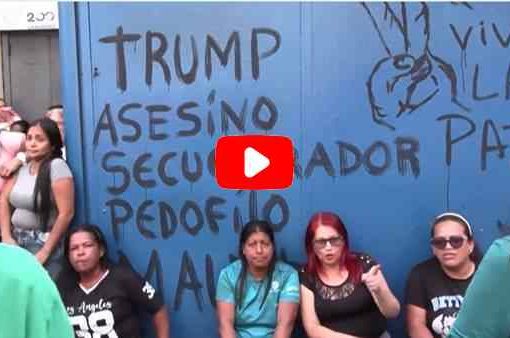 donne venezuelane marciano in sostegno della moglie di Maduro