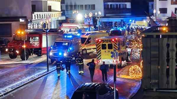 Esplosione nel bar di una stazione sciistica svizzera, almeno 10 morti Esplosione nel bar di una stazione sciistica svizzera, almeno 10 morti