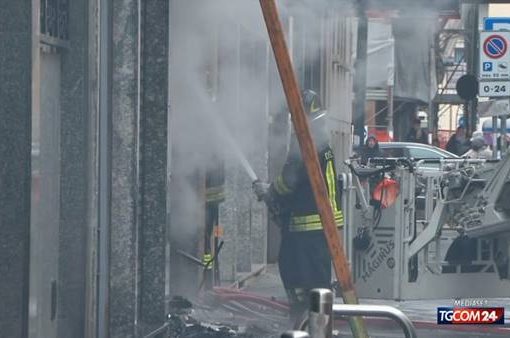 Milano, incendio in negozio di bici elettriche