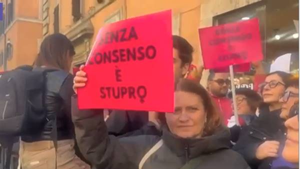 Roma, protesta contro il ddl stupri