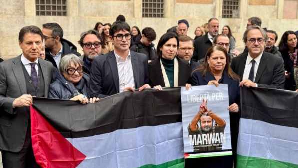Sinistra in piazza per liberare Barghouti. Su di lui pendono 5 ergastoli Sinistra in piazza per liberare Barghouti. Su di lui pendono 5 ergastoli