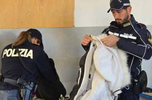 polizia controlli a scuola