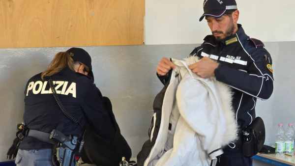 polizia controlli a scuola