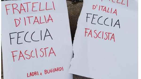 Insulti della sinistra al gazebo per il Sì al referendum