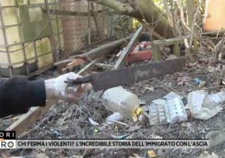 Dà un testata una donna e la minaccia con l'ascia: arrestato straniero