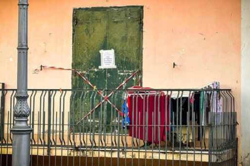 Bimba morta per sevizie e stenti