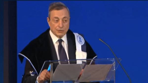 Draghi: “L’Europa può diventare una vera potenza” Draghi: “L’Europa può diventare una vera potenza”