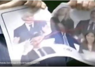 Iran, deputato strappa in aula le foto di Mattarella e dei leader UE