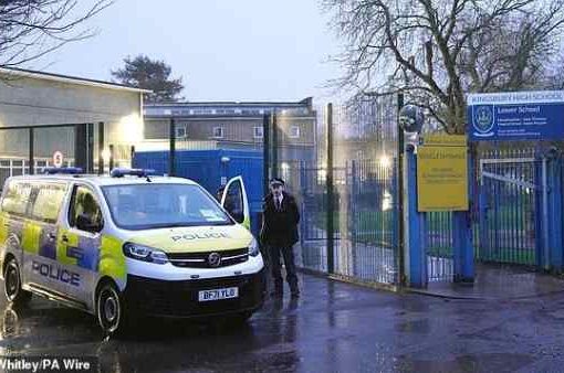 Londra, 13enne accoltella 2 studenti a scuola