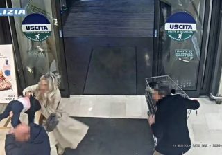 Bergamo, tenta di rapire una bambina