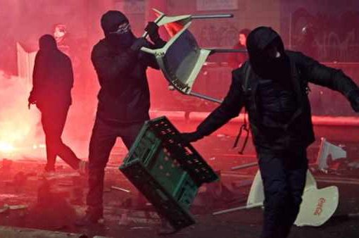 Guerriglia Torino, 100 agenti feriti