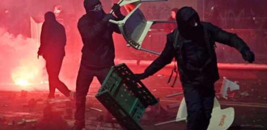 Guerriglia Torino, 100 agenti feriti