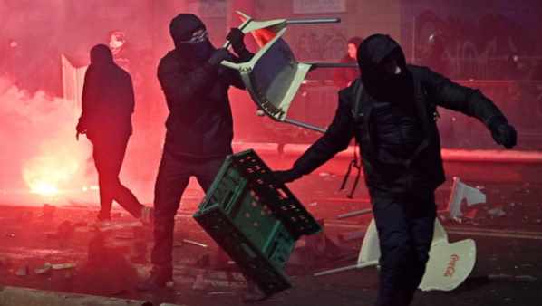 Guerriglia Torino, 100 agenti feriti