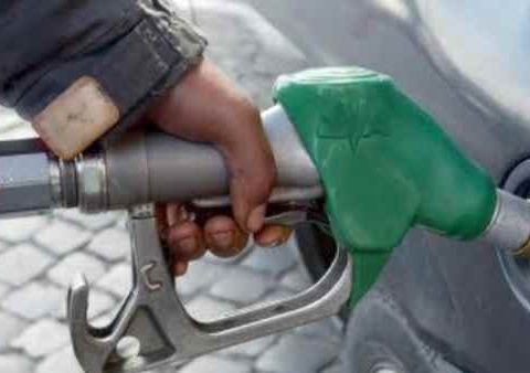 fare benzina