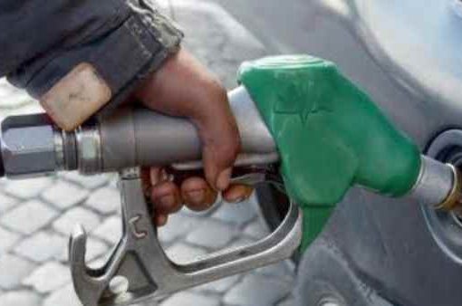 fare benzina