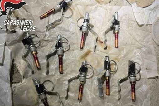 detonatori per bombe a mano