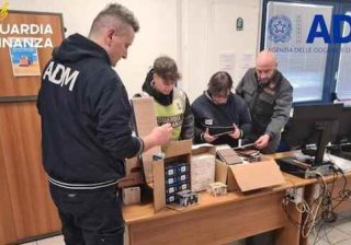 Porto Ancona, maxi sequestro di esplosivi