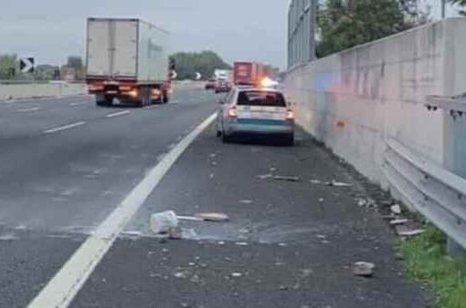 Lancio di sassi su autostrada