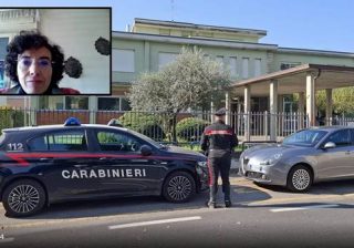 Prof accoltellata alla gola