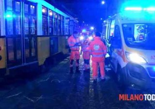 Milano, rapina violenta in tram