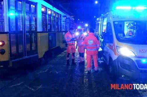 Milano, rapina violenta in tram