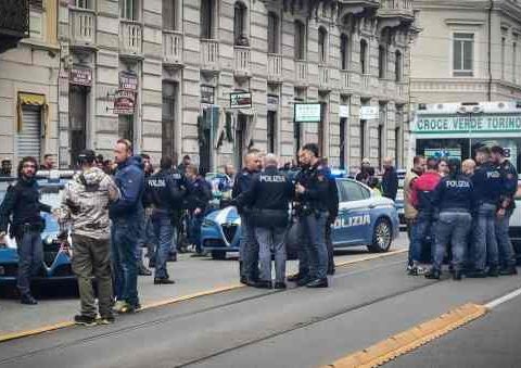 Torino, docente aggredita da uno straniero: strangolata e scippata
