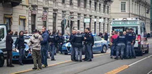 Torino, docente aggredita da uno straniero: strangolata e scippata