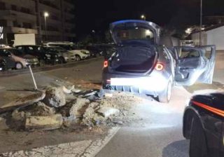 In fuga dai Cc si schiantano