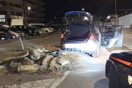 In fuga dai Cc si schiantano