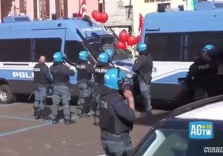 antifascisti lancviano sterco