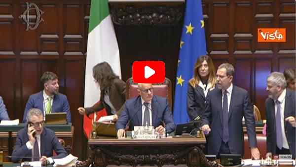 Decreto sicurezza, alla Camera le opposizioni cantano “Bella ciao”