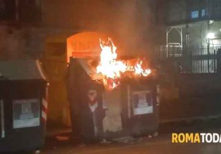 cassonetti in fiamme