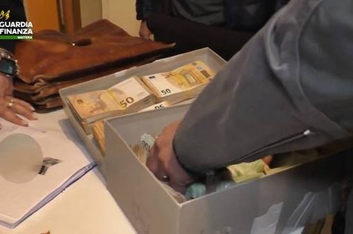 Permessi di soggiorno a falsi braccianti extracomunitari