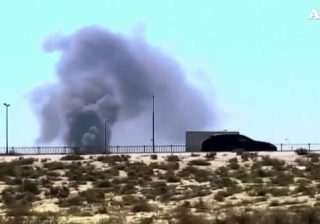 Kuwait, in fiamme serbatoi di carburante