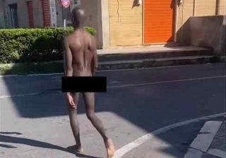 Lavinio, straniero nudo