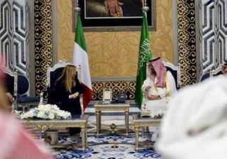 Meloni missione nel Golfo