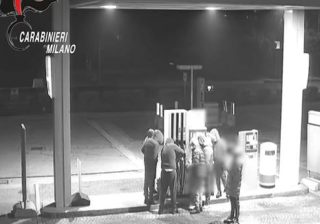 Molotov contro caserma dei carabineri