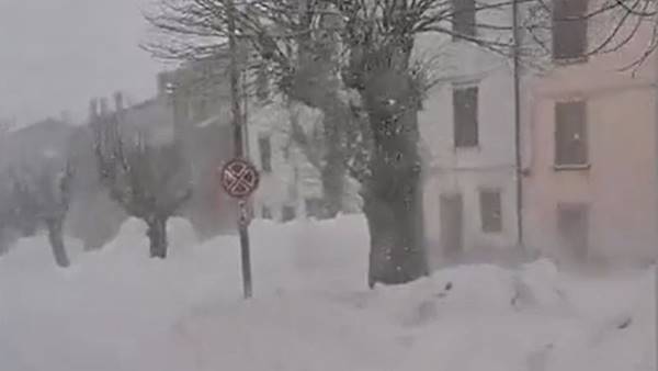 Molise, bufera di neve