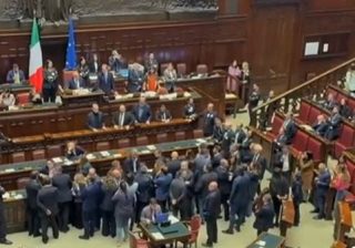 Dl sicurezza, opposizioni occupano banchi del governo