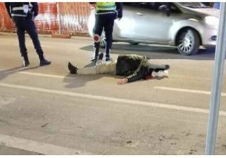 protesta per auto rimossa