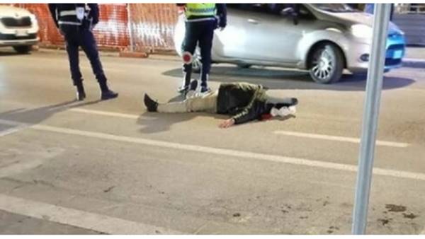 protesta per auto rimossa