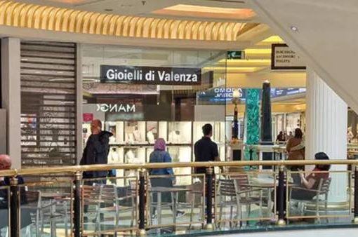 Roma, rapina in un centro commerciale