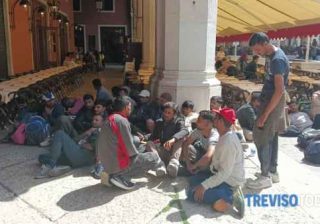 Protesta migranti a Treviso